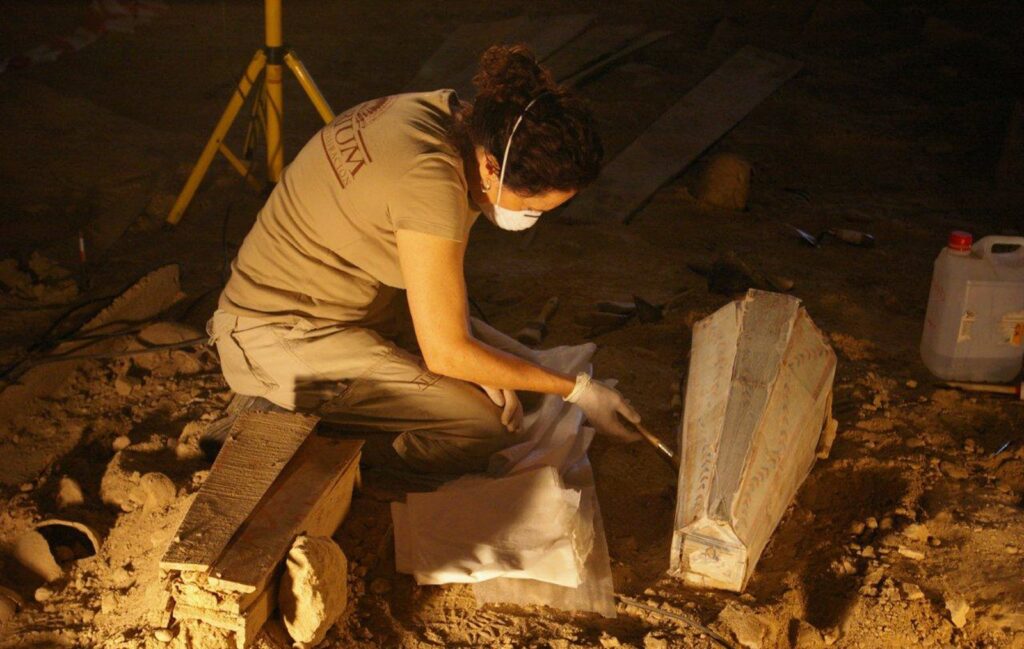 Intervención realizada en ataudes y momias de ”El Piquete”, en Quinto de Ebro (Zaragoza)